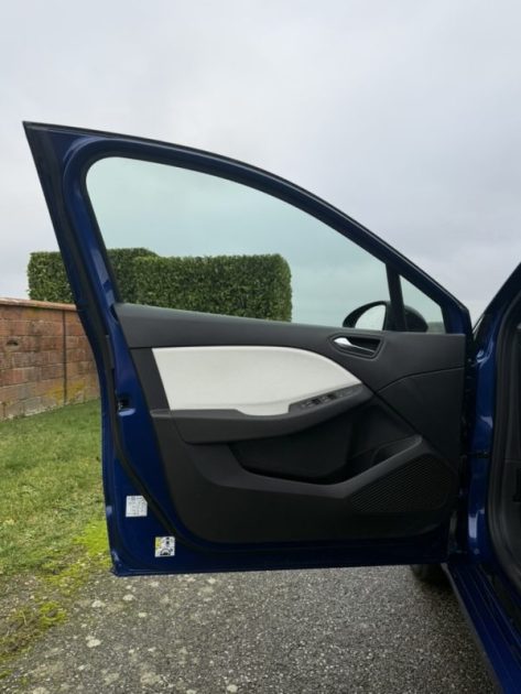  RENAULT CLIO V 1.6 E-Tech full hybrid 145ch INTENS / Apple CarPlay / Feux LED / CAMÉRA DE RECUL