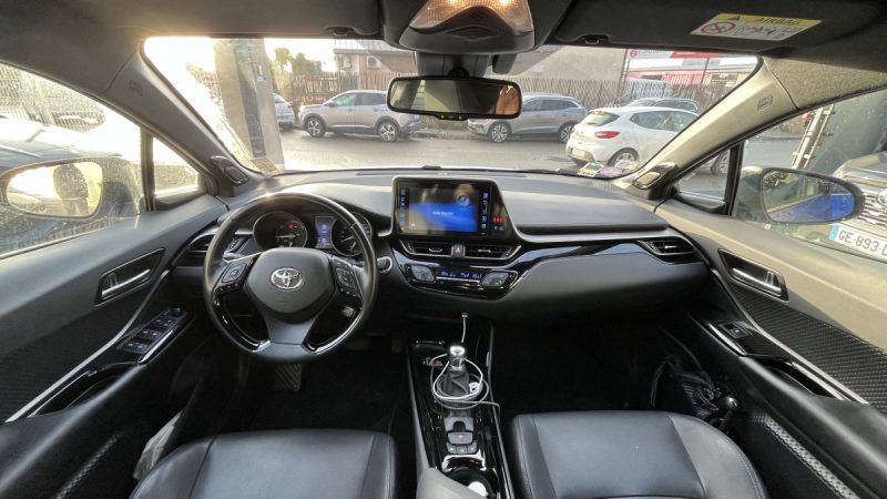 TOYOTA C-HR 122H GRAPHIC 2WD E-CVT RC18 2019