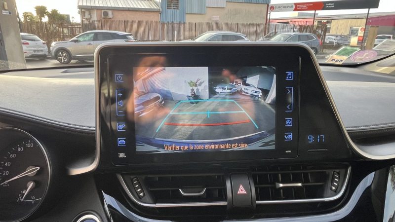 TOYOTA C-HR 122H GRAPHIC 2WD E-CVT RC18 2019