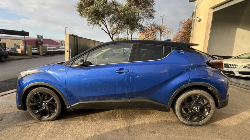 TOYOTA C-HR 122H GRAPHIC 2WD E-CVT RC18 2019