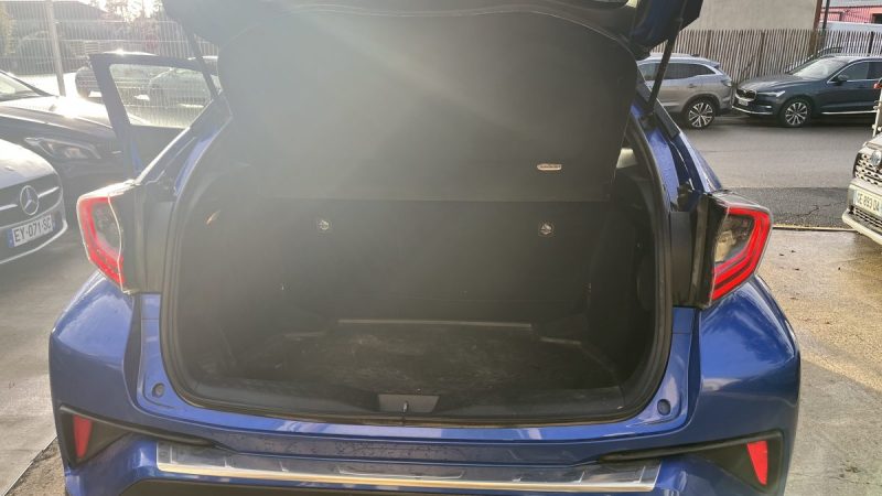 TOYOTA C-HR 122H GRAPHIC 2WD E-CVT RC18 2019