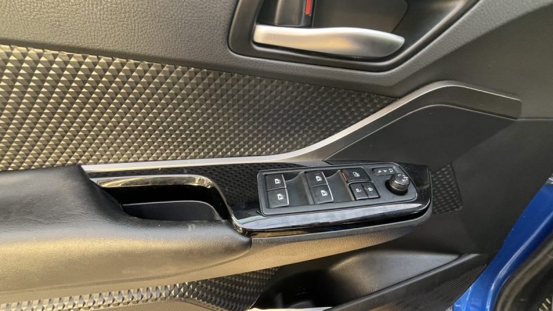 TOYOTA C-HR 122H GRAPHIC 2WD E-CVT RC18 2019