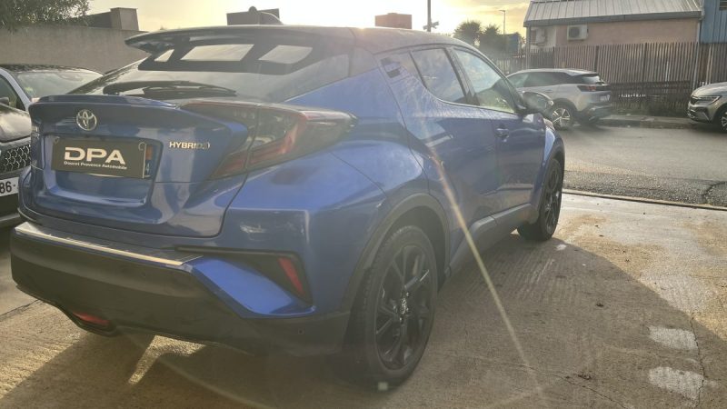 TOYOTA C-HR 122H GRAPHIC 2WD E-CVT RC18 2019