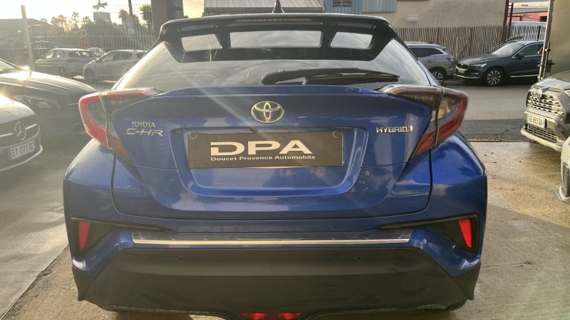 TOYOTA C-HR 122H GRAPHIC 2WD E-CVT RC18 2019