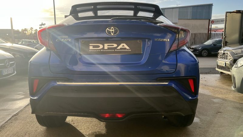 TOYOTA C-HR 122H GRAPHIC 2WD E-CVT RC18 2019