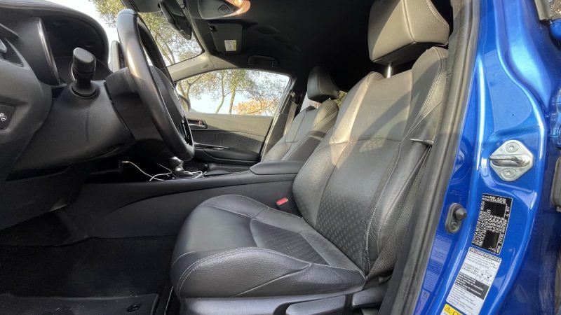 TOYOTA C-HR 122H GRAPHIC 2WD E-CVT RC18 2019