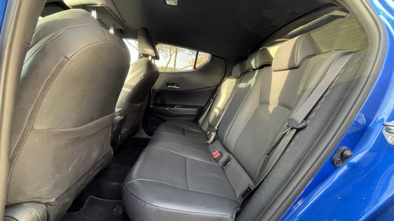 TOYOTA C-HR 122H GRAPHIC 2WD E-CVT RC18 2019