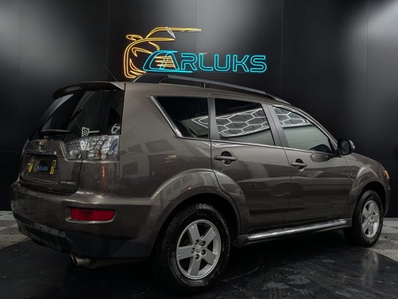 MITSUBISHI OUTLANDER 2.2 DI-D 156ch INSTYLE TC-SST