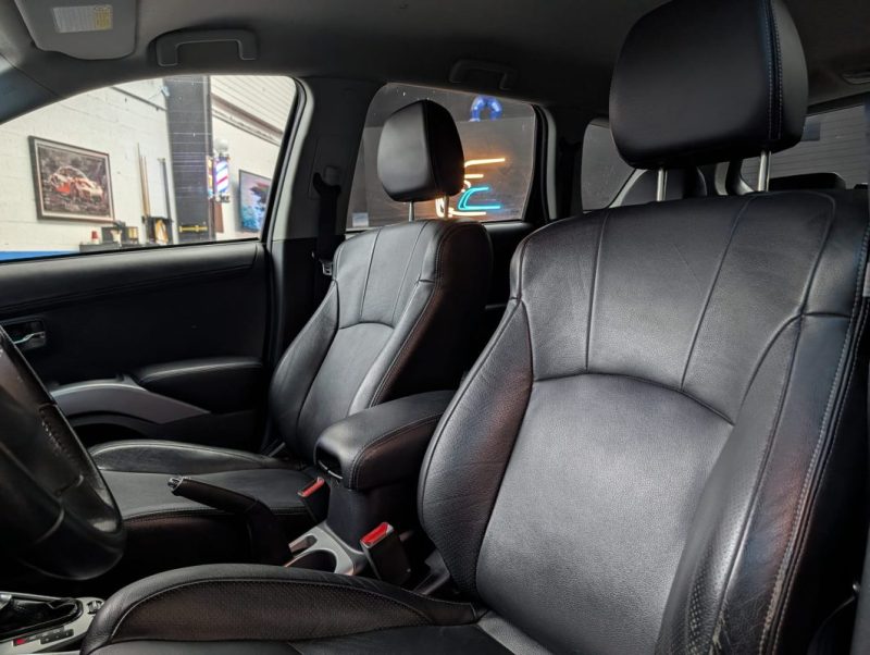 MITSUBISHI OUTLANDER 2.2 DI-D 156ch INSTYLE TC-SST