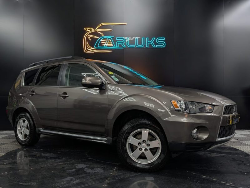 MITSUBISHI OUTLANDER 2.2 DI-D 156ch INSTYLE TC-SST