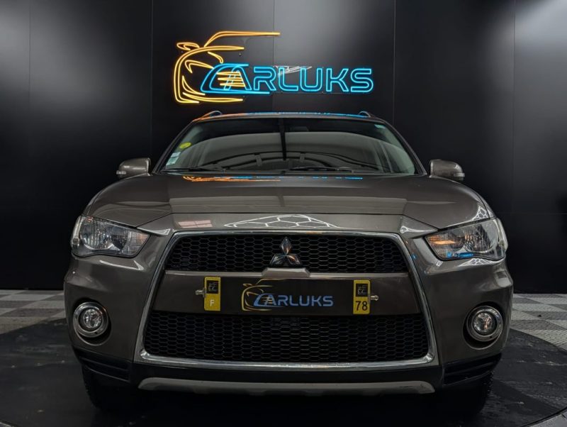 MITSUBISHI OUTLANDER 2.2 DI-D 156ch INSTYLE TC-SST