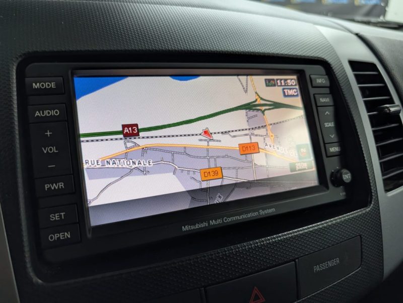 MITSUBISHI OUTLANDER 2.2 DI-D 156ch INSTYLE TC-SST