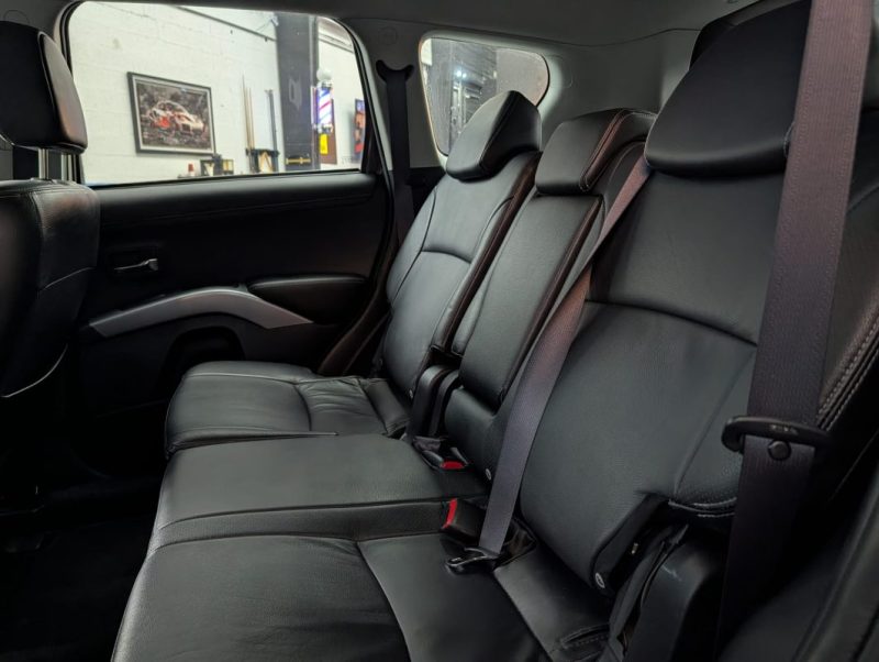 MITSUBISHI OUTLANDER 2.2 DI-D 156ch INSTYLE TC-SST