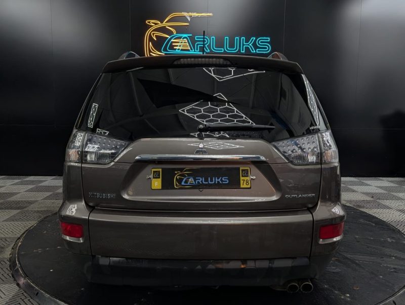 MITSUBISHI OUTLANDER 2.2 DI-D 156ch INSTYLE TC-SST