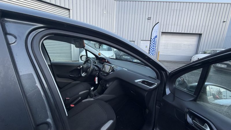PEUGEOT 208 1.2 VTI 82 CV STYLE 5P Garantie