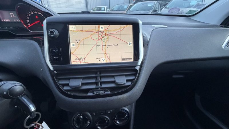 PEUGEOT 208 1.2 VTI 82 CV STYLE 5P Garantie