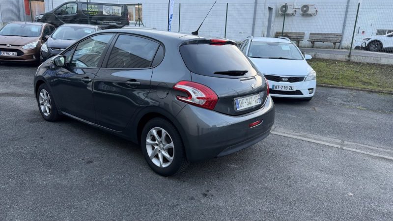 PEUGEOT 208 1.2 VTI 82 CV STYLE 5P Garantie