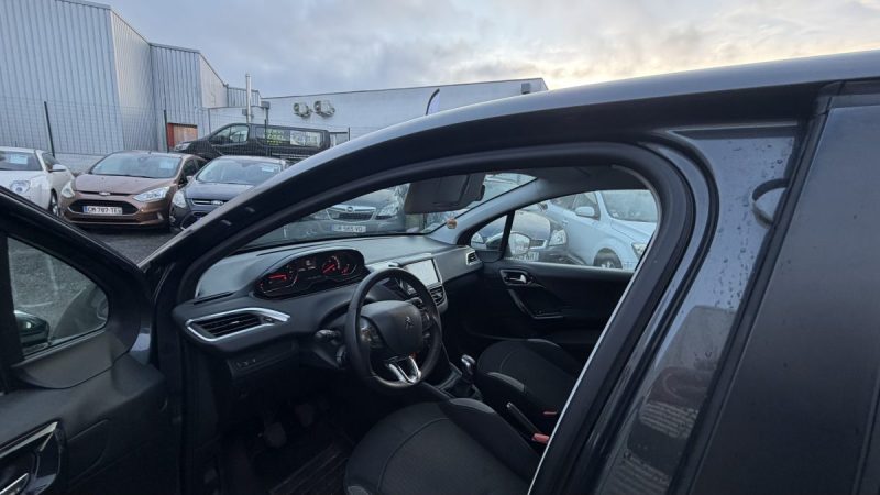 PEUGEOT 208 1.2 VTI 82 CV STYLE 5P Garantie