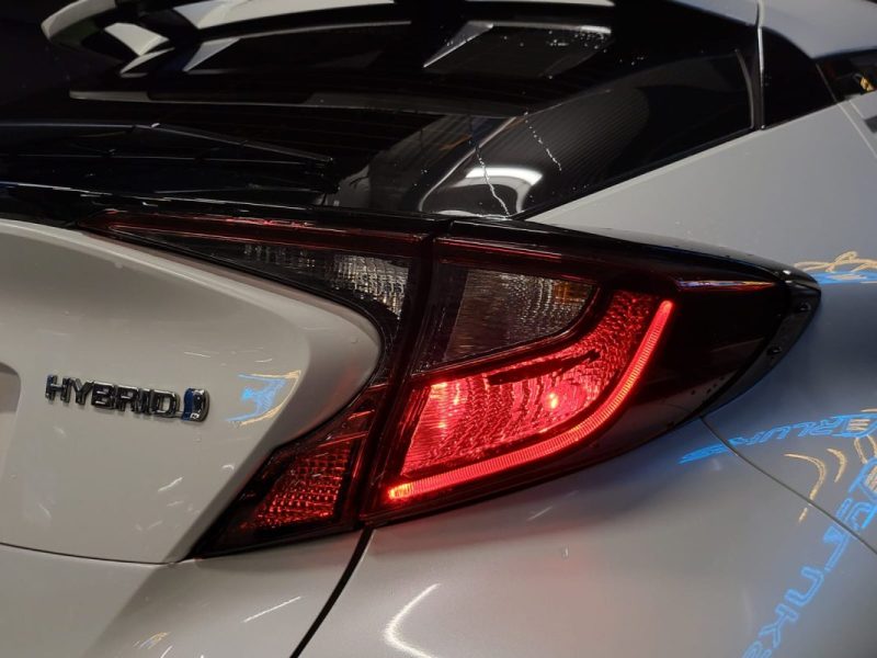 TOYOTA C-HR 122H DYNAMIC BUSINESS / SIEGES CHAUFFANTS / CAMERA / CARPLAY 2020