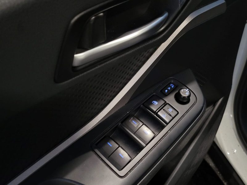 TOYOTA C-HR 122H DYNAMIC BUSINESS / SIEGES CHAUFFANTS / CAMERA / CARPLAY 2020