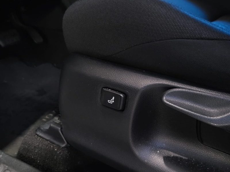 TOYOTA C-HR 122H DYNAMIC BUSINESS / SIEGES CHAUFFANTS / CAMERA / CARPLAY 2020