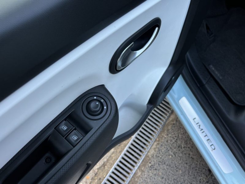 RENAULT TWINGO 3 III LIMITED 1.0 SCE 70 Cv 5 PORTES CLIMATISATION BLUETOOTH - GARANTIE 1 AN