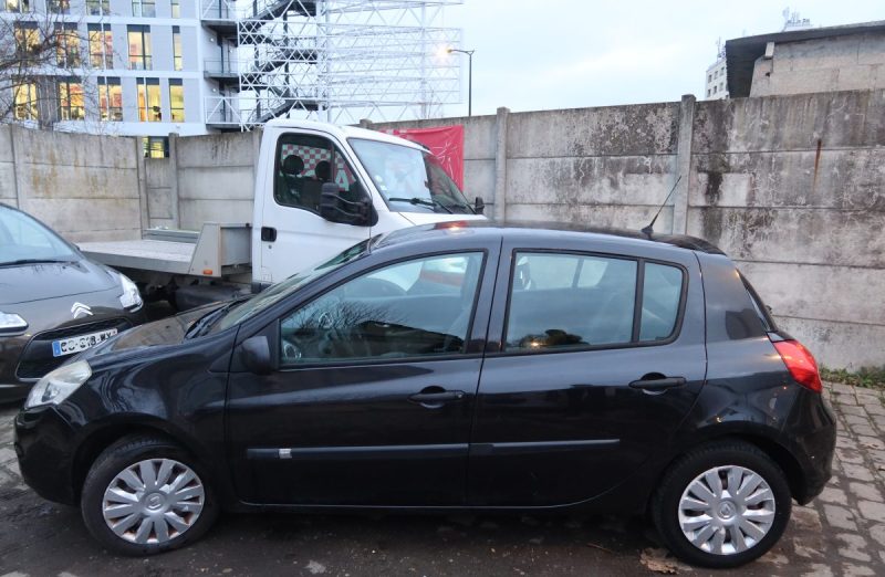 RENAULT CLIO III 1.2 16V 75CH AUTHENTIQUE 5P 2011