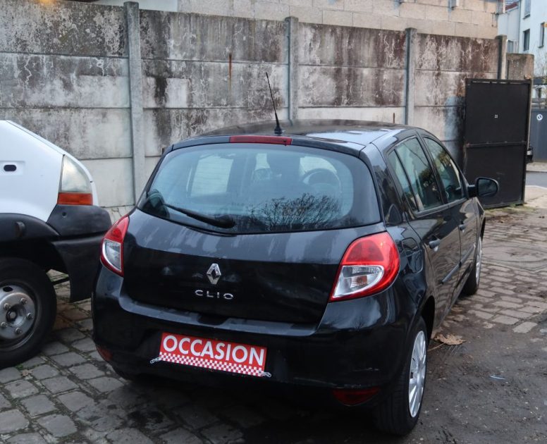 RENAULT CLIO III 1.2 16V 75CH AUTHENTIQUE 5P 2011