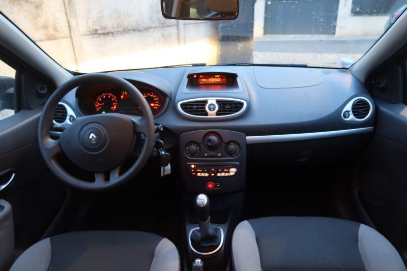 RENAULT CLIO III 1.2 16V 75CH AUTHENTIQUE 5P 2011