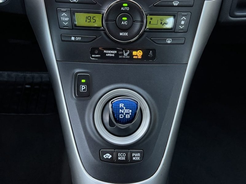 TOYOTA AURIS PHASE 2 CONNECT 1.8 VVT-i 136 HYBRID / GPS BOITE AUTOMATIQUE CRIT AIR 1 - Garantie 1 an