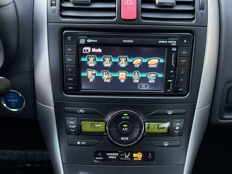 TOYOTA AURIS PHASE 2 CONNECT 1.8 VVT-i 136 HYBRID / GPS BOITE AUTOMATIQUE CRIT AIR 1 - Garantie 1 an