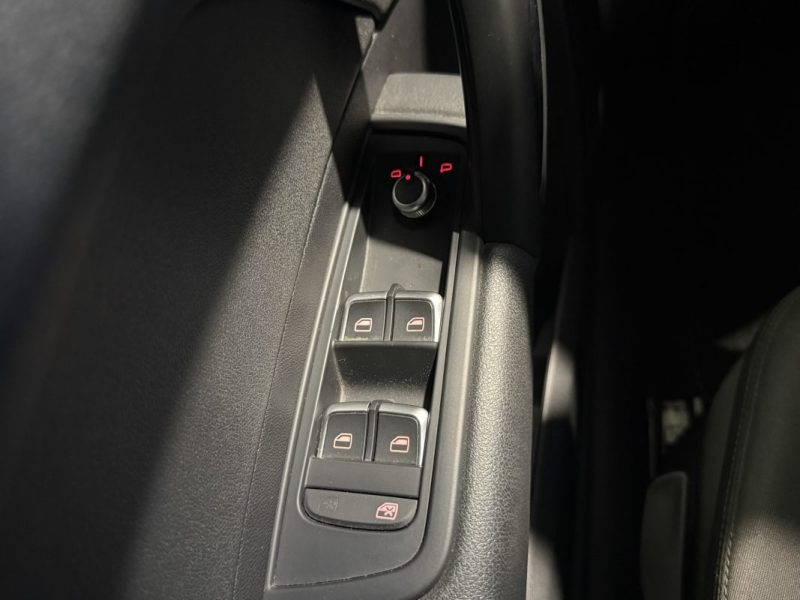 AUDI A1 1.0 TFSI 95CV  AMBIENTE / PREMIÈRE MAIN