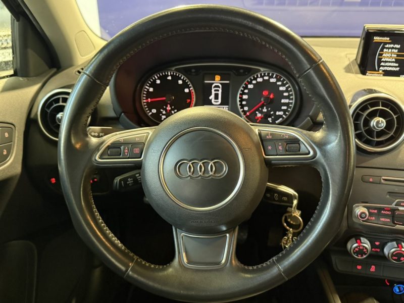 AUDI A1 1.0 TFSI 95CV  AMBIENTE / PREMIÈRE MAIN