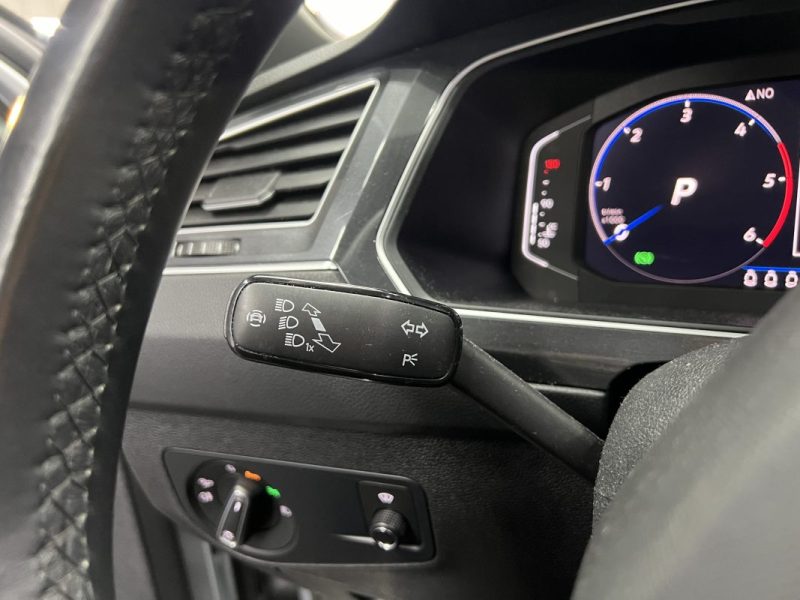 Volkswagen Tiguan II 2.0 TDI 150ch R Line DSG7 | 97 000 KM | Toit ouvrant | Caméra | Cockpit