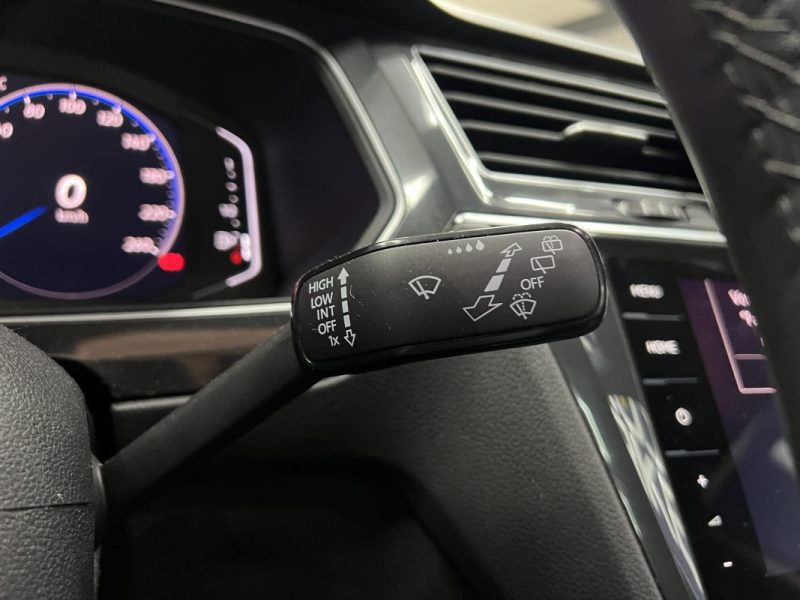 Volkswagen Tiguan II 2.0 TDI 150ch R Line DSG7 | 97 000 KM | Toit ouvrant | Caméra | Cockpit