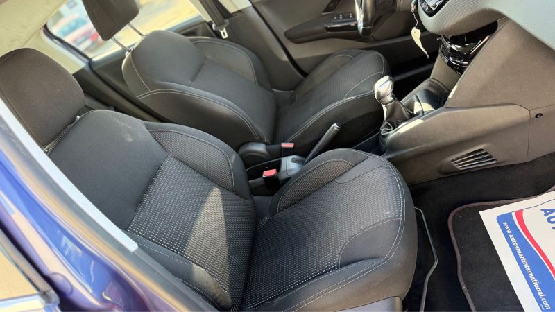PEUGEOT 208 1.2VTI  82 CV ALLURE !!!  PREMIERE MAINS !!!!