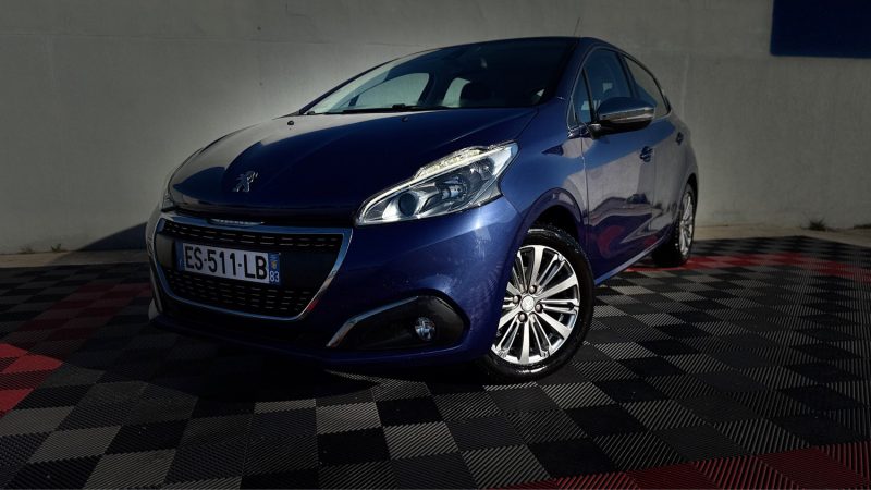PEUGEOT 208 1.2VTI  82 CV ALLURE !!!  PREMIERE MAINS !!!!