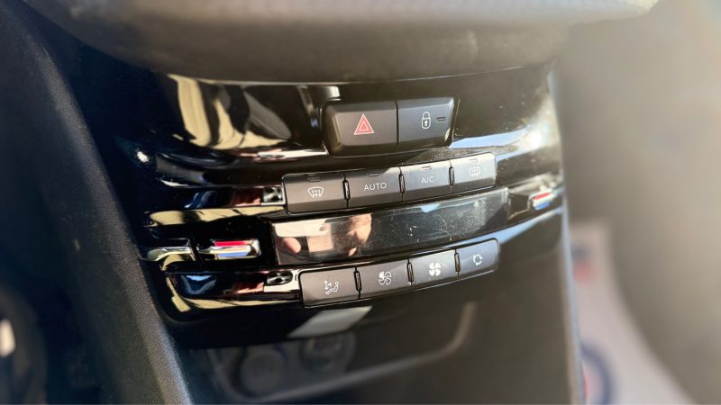 PEUGEOT 208 1.2VTI  82 CV ALLURE !!!  PREMIERE MAINS !!!!