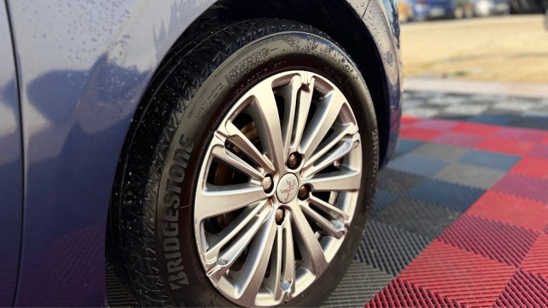 PEUGEOT 208 1.2VTI  82 CV ALLURE !!!  PREMIERE MAINS !!!!