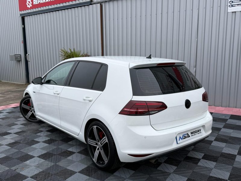 VOLKSWAGEN GOLF 1.6 TDI 105CH BLUEMOTION TECHNOLOGY 