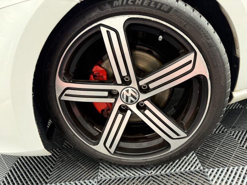 VOLKSWAGEN GOLF 1.6 TDI 105CH BLUEMOTION TECHNOLOGY 