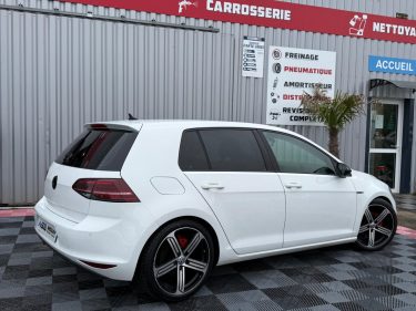 VOLKSWAGEN GOLF 1.6 TDI 105CH BLUEMOTION TECHNOLOGY 