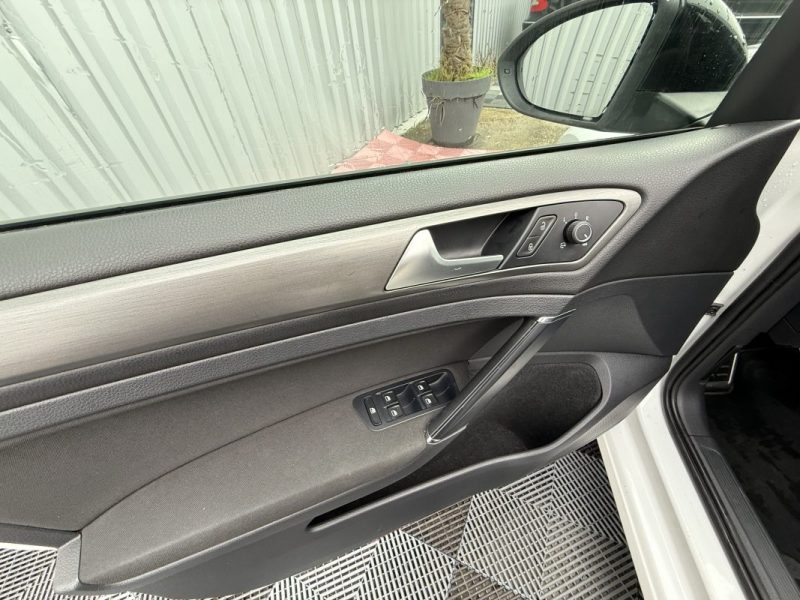 VOLKSWAGEN GOLF 1.6 TDI 105CH BLUEMOTION TECHNOLOGY 