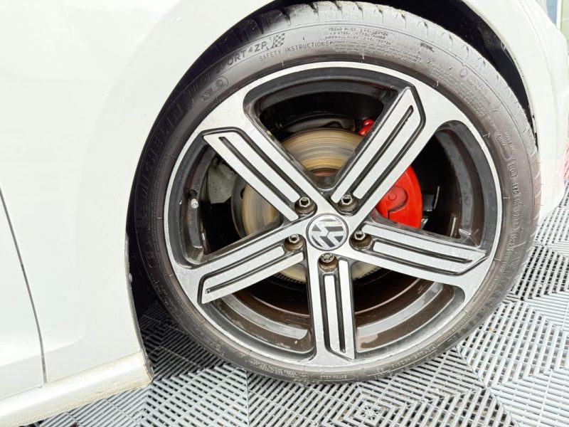 VOLKSWAGEN GOLF 1.6 TDI 105CH BLUEMOTION TECHNOLOGY 