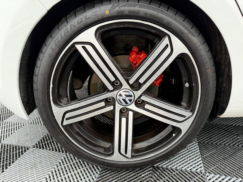 VOLKSWAGEN GOLF 1.6 TDI 105CH BLUEMOTION TECHNOLOGY 