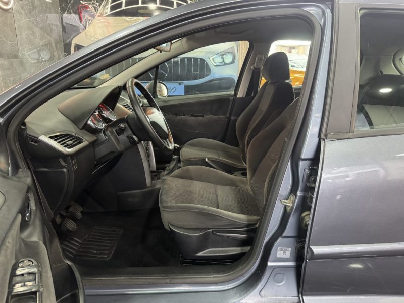 PEUGEOT 207 1.6 HDI 90 EXECUTIVE 2007