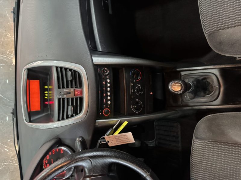 PEUGEOT 207 1.6 HDI 90 EXECUTIVE 2007