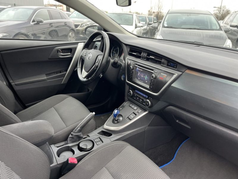 TOYOTA AURIS 1.8 HYBRID 136h DYNAMIC