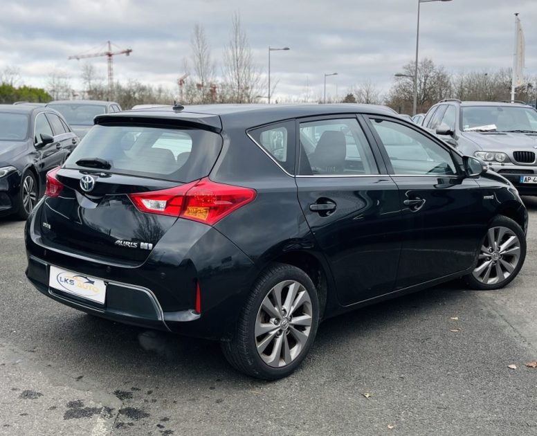 TOYOTA AURIS 1.8 HYBRID 136h DYNAMIC