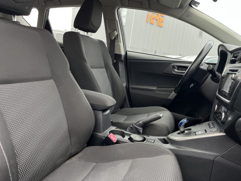 TOYOTA AURIS 1.8 HYBRID 136h DYNAMIC